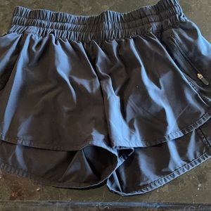 LuluLemon Tracker shorts. Size 8 black.